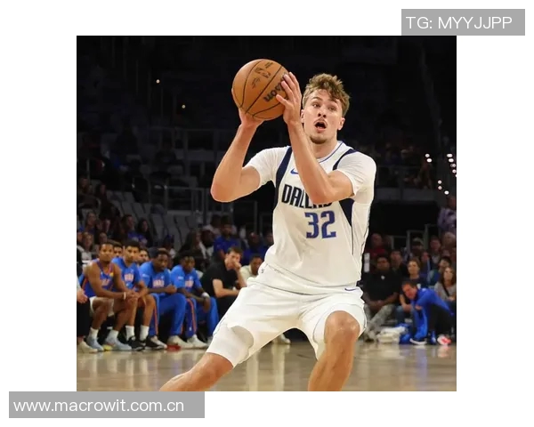 浓眉首节表现稳健轻松斩获5分5板1助展现强大状态