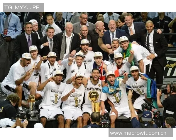 亚历山大荣膺双料MVP助力球队夺冠NBA官推热情回顾上赛季辉煌成就